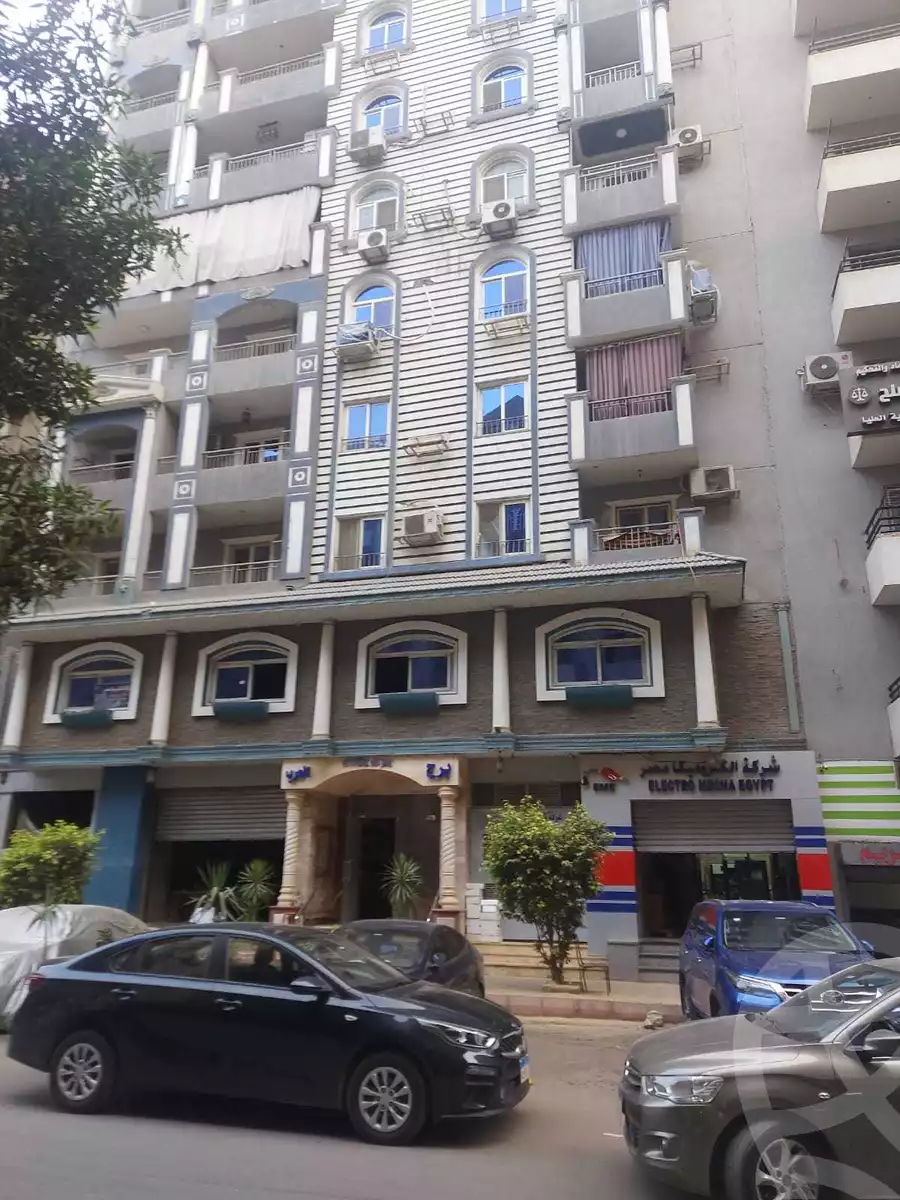 https://aqarmap.com.eg/ar/listing/3611260-for-sale-cairo-shoubra-lkhlfwy-dolenat-st