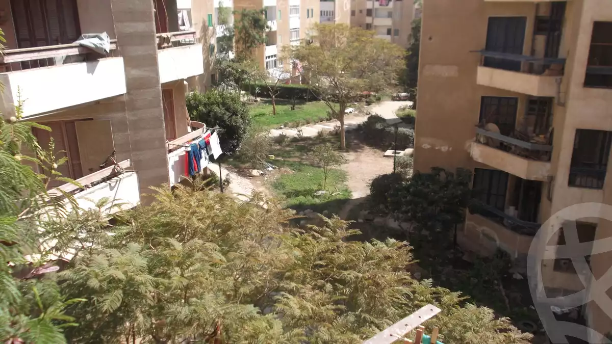 https://aqarmap.com.eg/ar/listing/3671607-for-sale-cairo-el-sheikh-zayed-city-el-hay-el-thaleth-ashaer-area-4