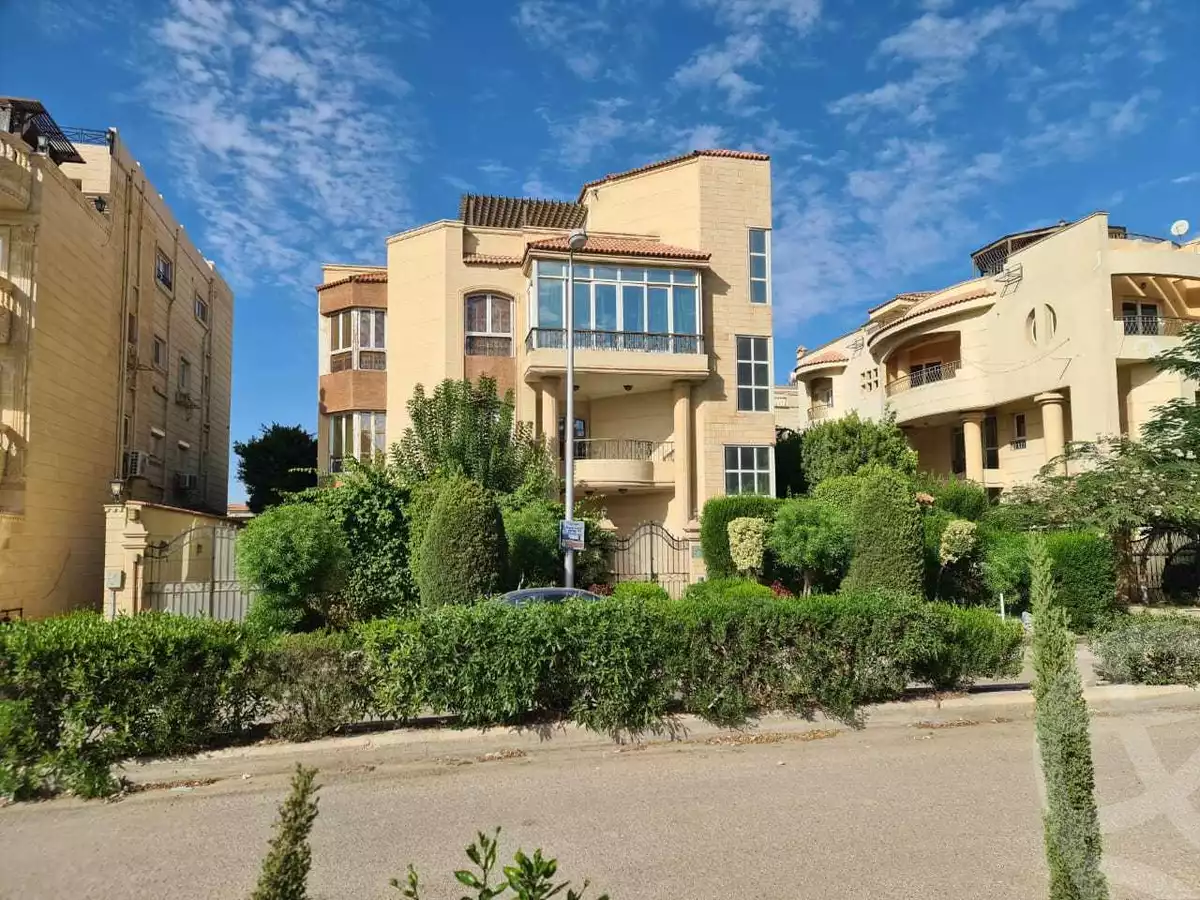 https://aqarmap.com.eg/en/listing/3877604-for-sale-cairo-new-cairo-ltjm-lkhms-90th-street-90th:-between-cairo-festival-city-and-mountain-view-roundabout
