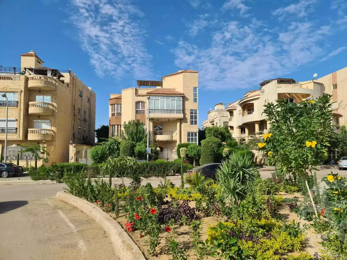 https://aqarmap.com.eg/en/listing/3877604-for-sale-cairo-new-cairo-ltjm-lkhms-90th-street-90th:-between-cairo-festival-city-and-mountain-view-roundabout
