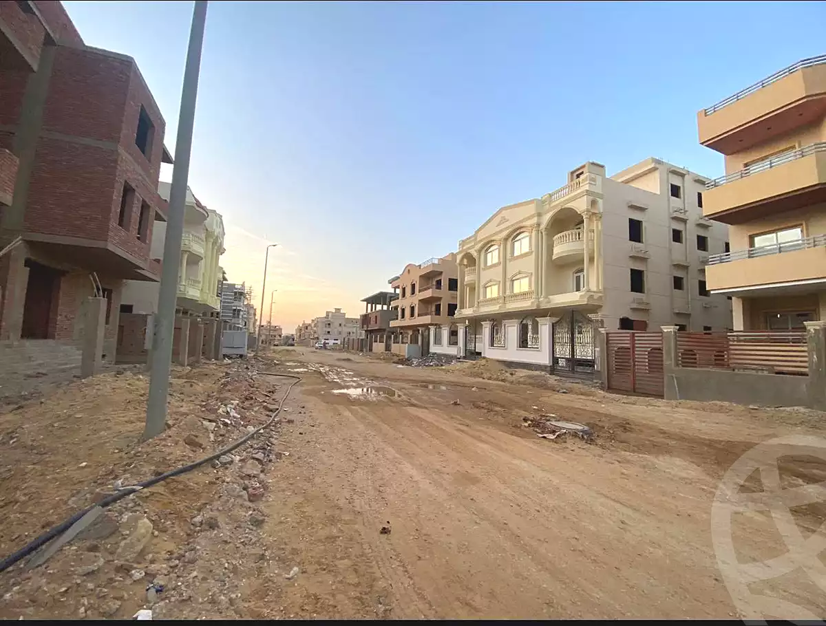 https://aqarmap.com.eg/ar/listing/3523902-for-sale-cairo-new-cairo-mntq-lrhb-phase-1-ahmed-rami-st