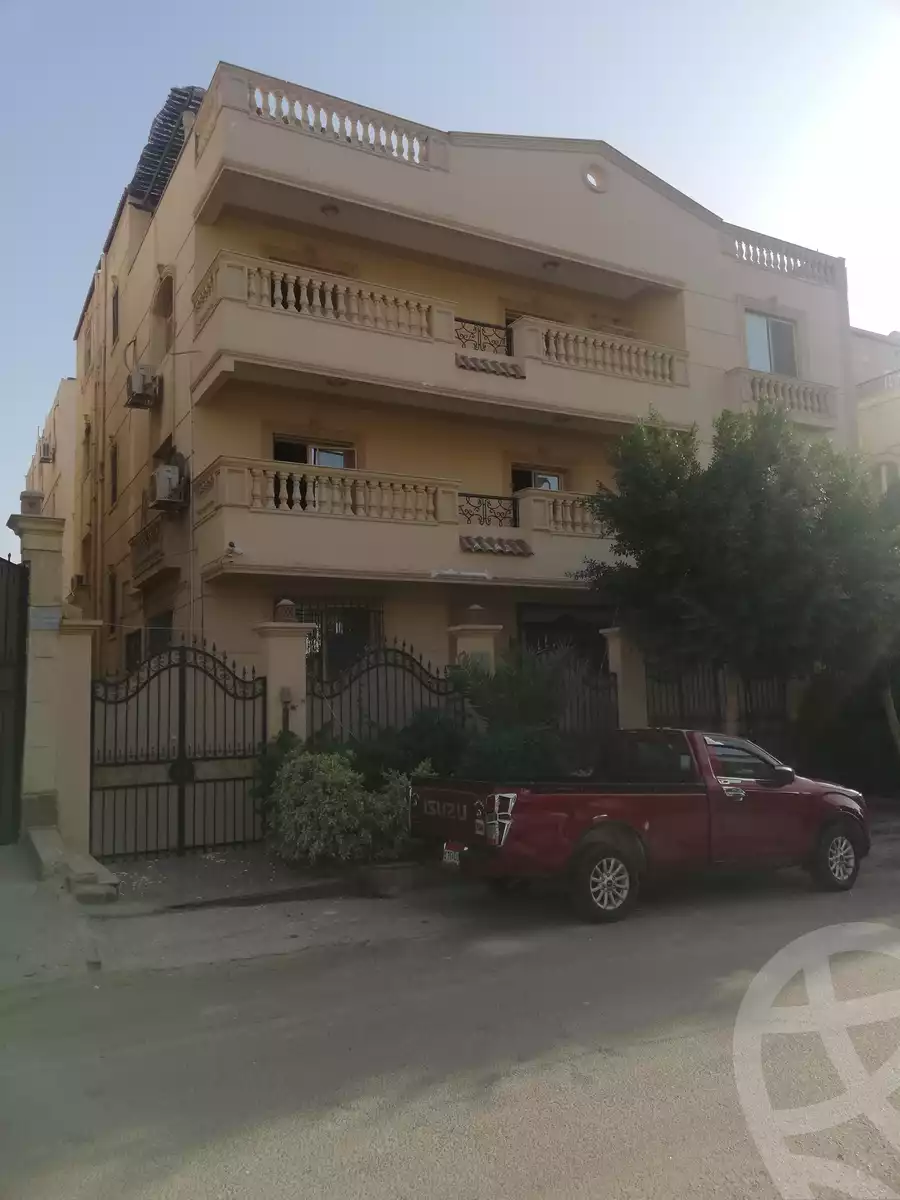https://aqarmap.com.eg/ar/listing/3619406-for-sale-cairo-new-cairo-ltjm-lkhms-el-ahyaa-third-neighborhood-street-14