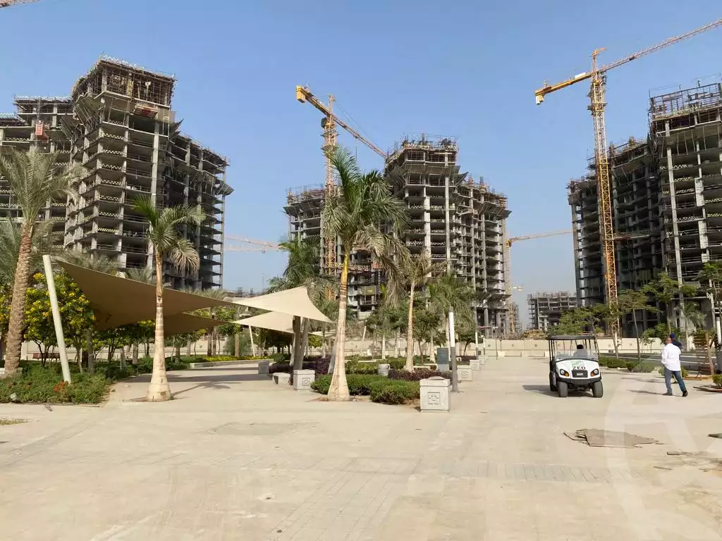 https://aqarmap.com.eg/ar/listing/3696797-for-sale-cairo-el-sheikh-zayed-city-compounds-brj-zyd-wr-llttwyr