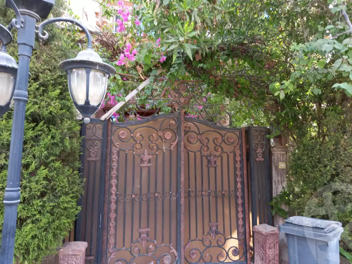 https://aqarmap.com.eg/en/listing/4128581-for-sale-cairo-new-cairo-compounds-moon-valley