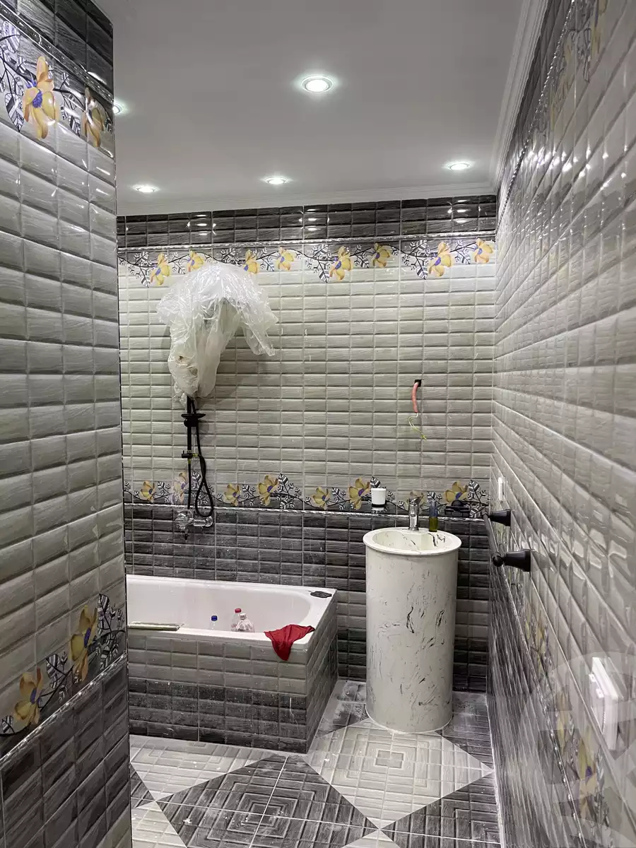 https://aqarmap.com.eg/ar/listing/4081555-for-sale-cairo-heliopolis-gesr-elsuez-el-khamseen-st.