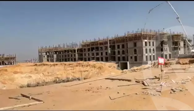 https://aqarmap.com.eg/ar/listing/3778143-for-sale-cairo-el-sheikh-zayed-city-compounds-kmbwnd-fyldj-wyst-dr-llttwyr