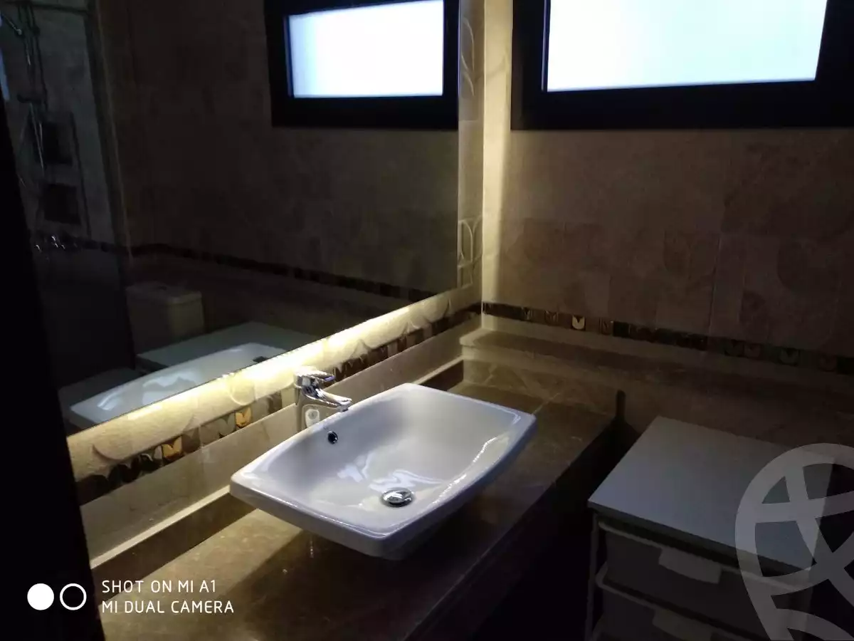 https://aqarmap.com.eg/ar/listing/3788710-for-rent-cairo-el-sheikh-zayed-city-compounds-kmbwnd-wyst-twn-swdyk