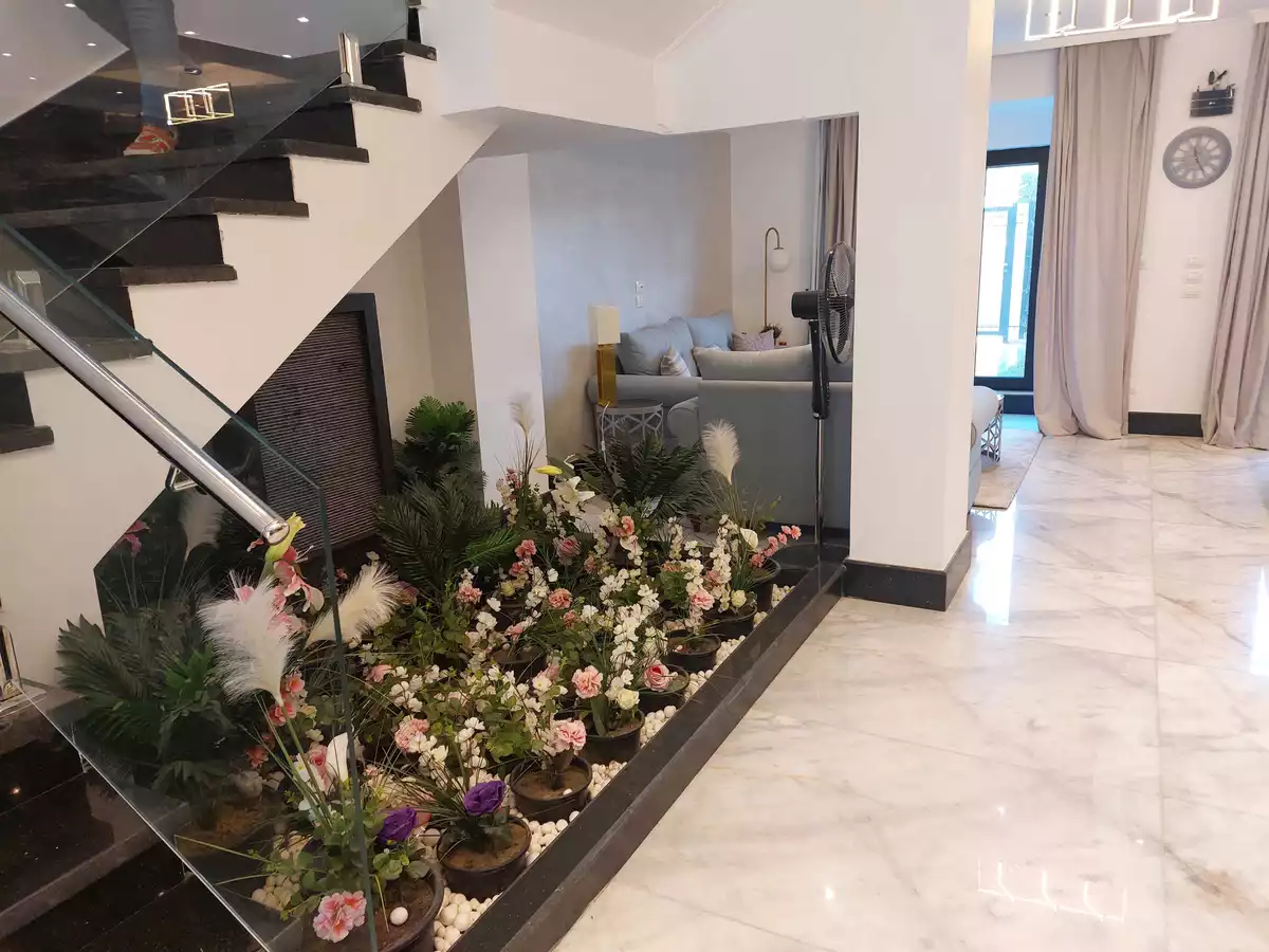 https://aqarmap.com.eg/ar/listing/3778867-for-rent-cairo-el-sheikh-zayed-city-compounds-kmbwnd-wyst-twn-swdyk