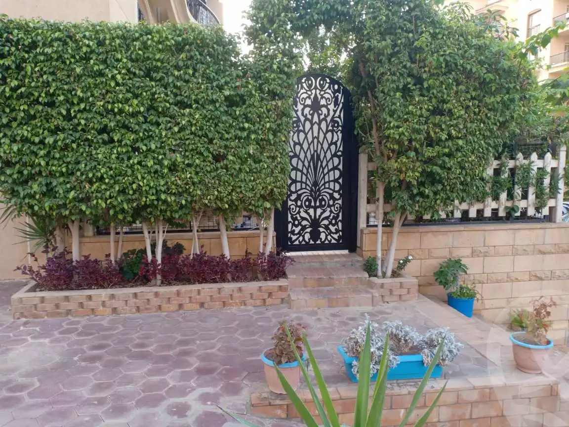 https://aqarmap.com.eg/ar/listing/3852988-for-sale-cairo-new-cairo-lrhb-city-phase-10-farouk-el-baz-st