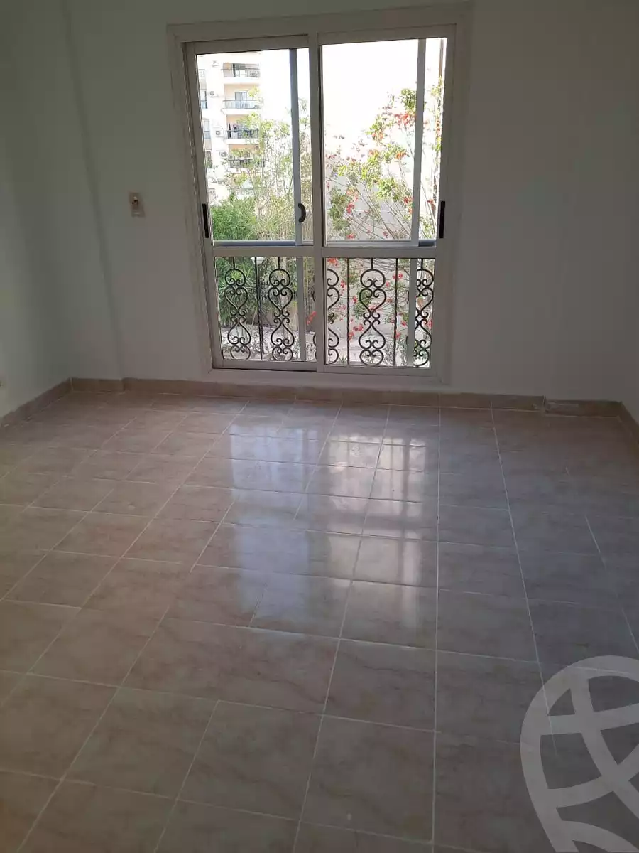 https://aqarmap.com.eg/ar/listing/3868871-for-sale-cairo-new-cairo-lrhb-city-phase-8