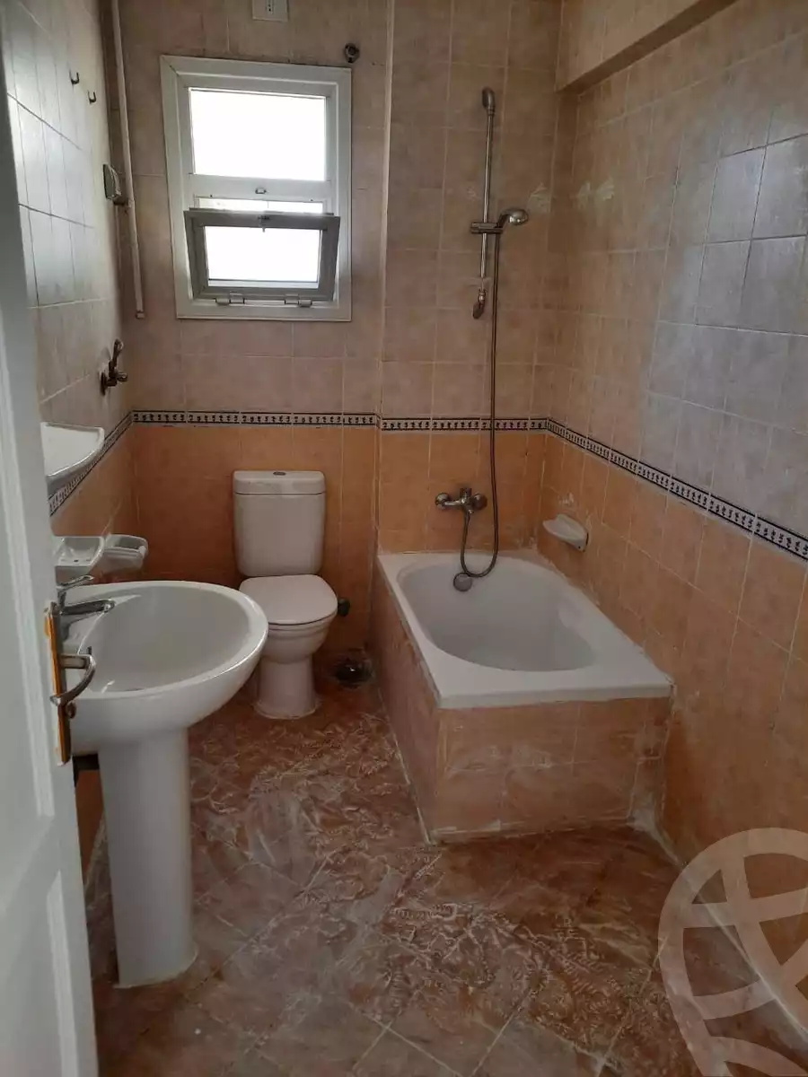 https://aqarmap.com.eg/ar/listing/3868871-for-sale-cairo-new-cairo-lrhb-city-phase-8