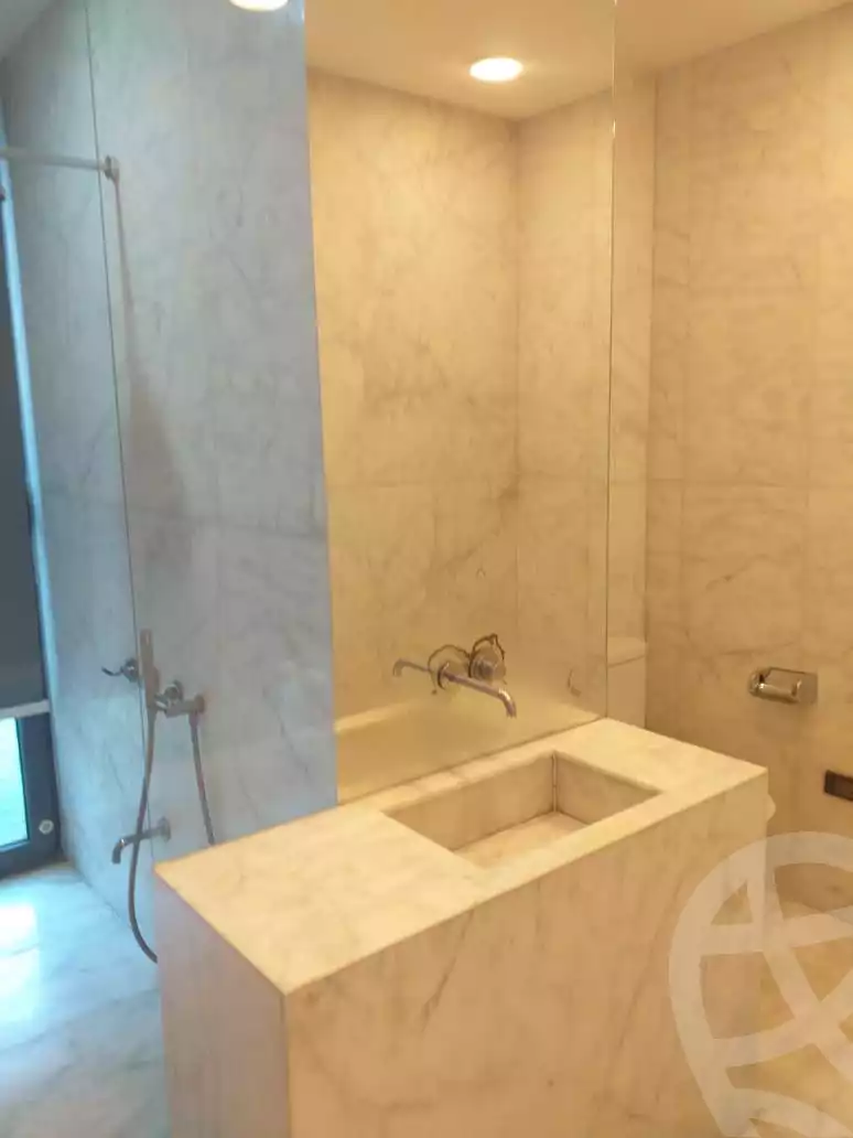 https://aqarmap.com.eg/ar/listing/3879197-for-sale-cairo-new-cairo-lrhb-city-phase-8