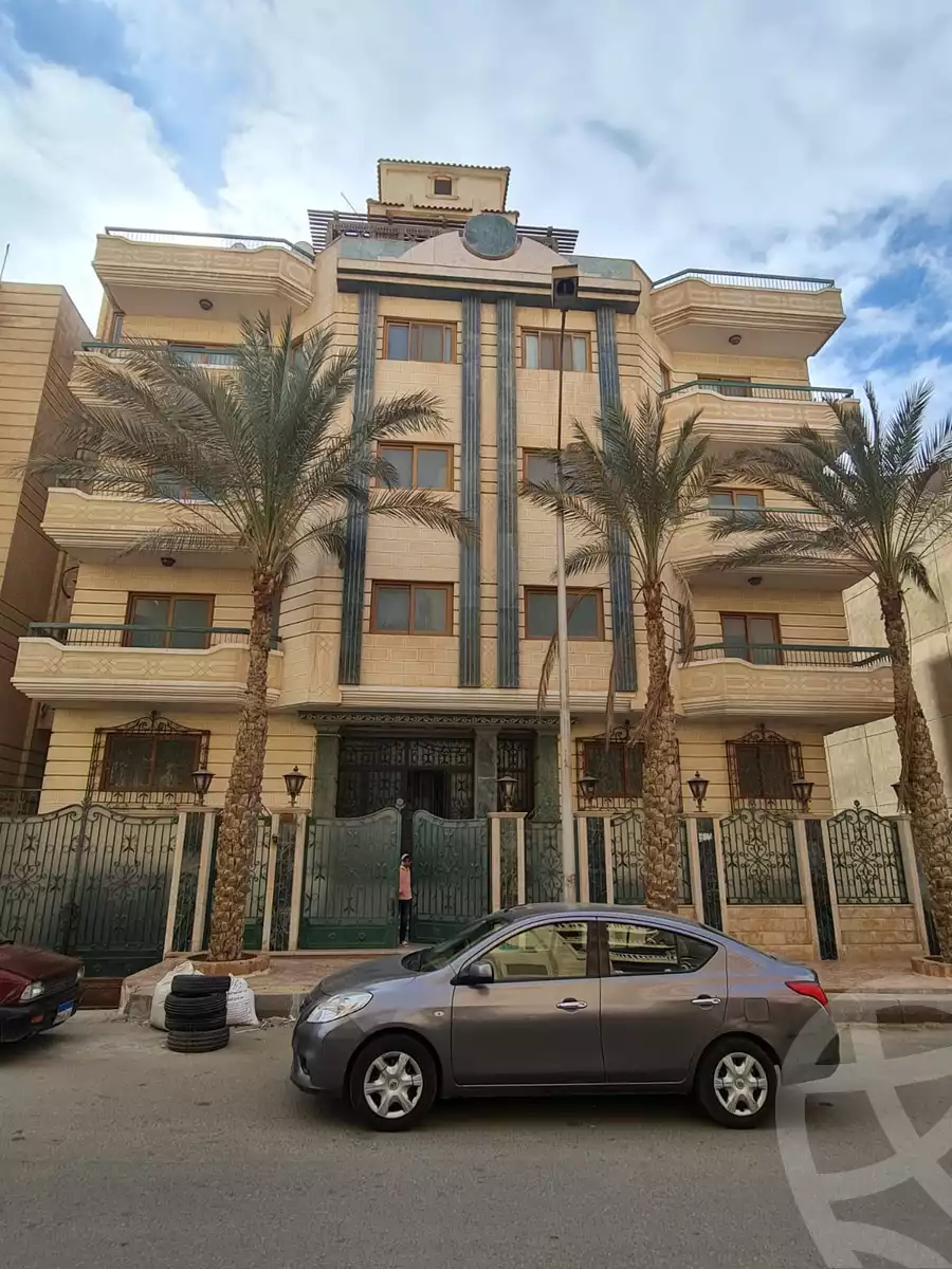 https://aqarmap.com.eg/ar/listing/3879681-for-sale-cairo-6th-of-october-el-ahyaa-neighborhood-2nd-divided-from-al-kafrawei-st