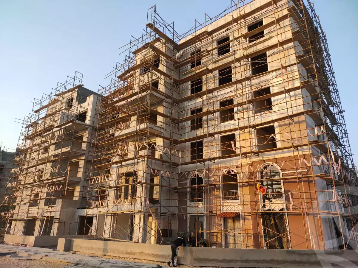 https://aqarmap.com.eg/ar/listing/3880120-for-sale-cairo-el-sheikh-zayed-city-compounds-kmbwnd-fyldj-wyst-dr-llttwyr