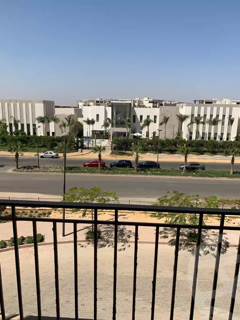 https://aqarmap.com.eg/ar/listing/3889807-for-rent-cairo-el-sheikh-zayed-city-compounds-kmbwnd-wyst-twn-swdyk