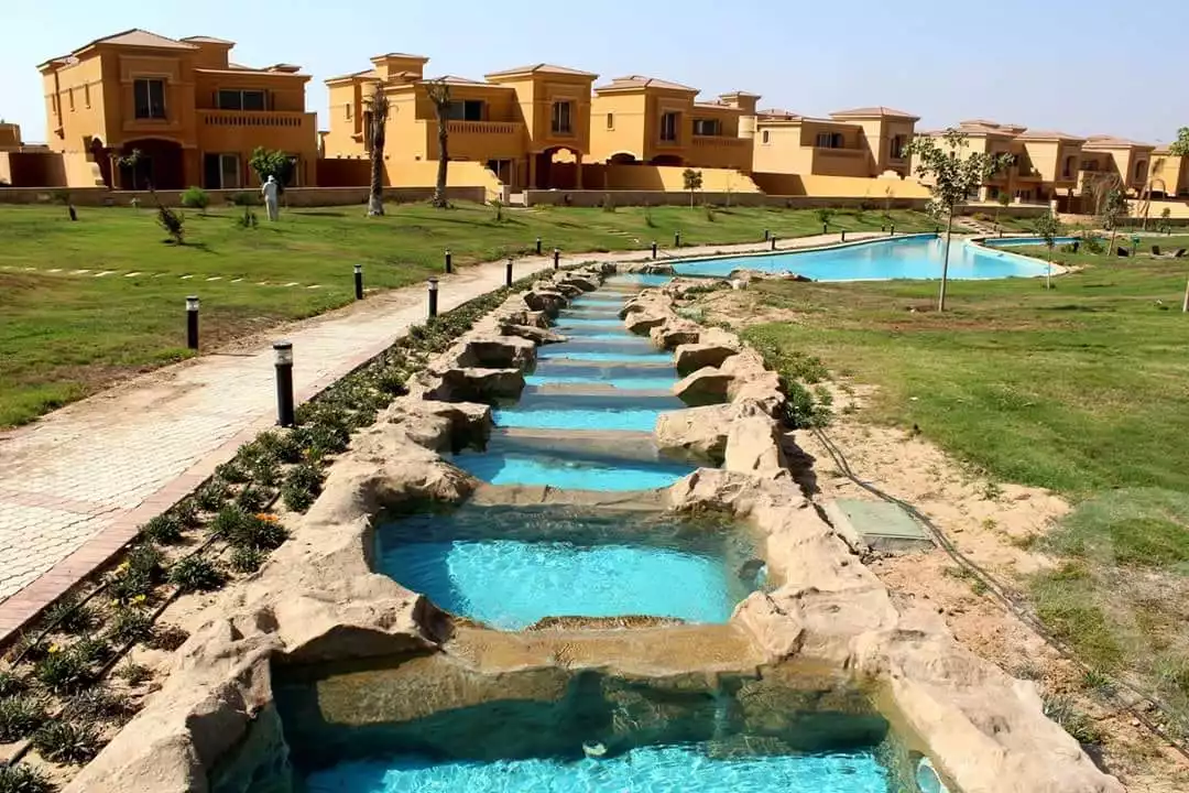 https://aqarmap.com.eg/ar/listing/3919023-for-sale-cairo-el-sheikh-zayed-city-compounds-in-sheikh-zayed-royal-meadows