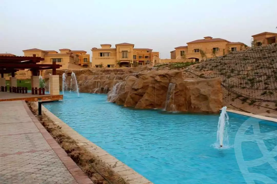 https://aqarmap.com.eg/ar/listing/3939449-for-sale-cairo-el-sheikh-zayed-city-compounds-in-sheikh-zayed-royal-meadows