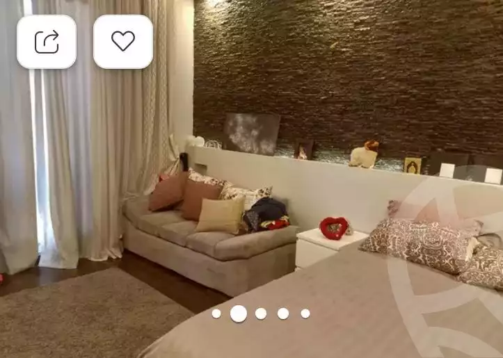 https://aqarmap.com.eg/ar/listing/3975365-for-sale-cairo-el-sheikh-zayed-city-compounds-in-sheikh-zayed-royal-meadows
