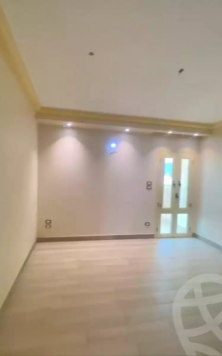 https://aqarmap.com.eg/ar/listing/3989451-for-sale-cairo-el-sheikh-zayed-city-el-hay-elasher-street-100