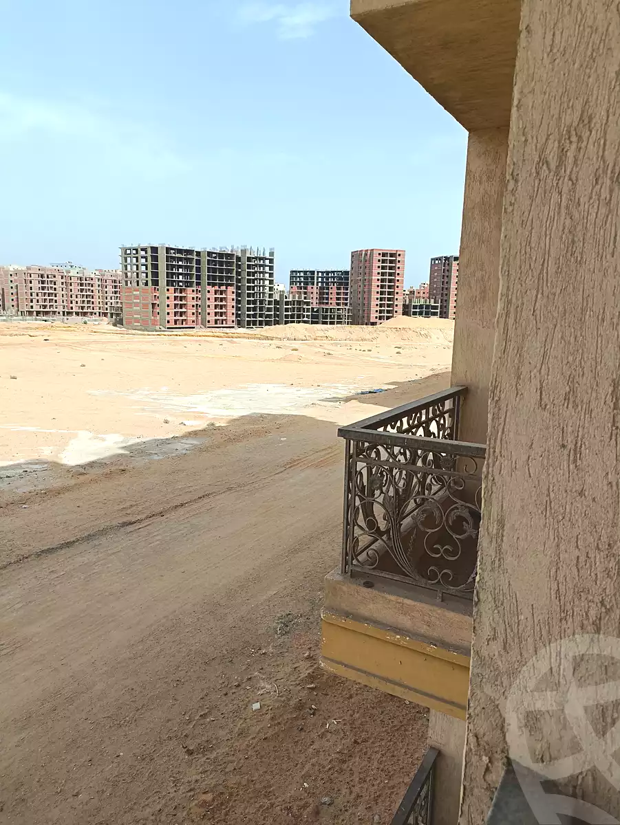 https://aqarmap.com.eg/ar/listing/3990146-for-sale-cairo-al-oubour-tryq-msr-sm-yly-lshrwy-moon-city