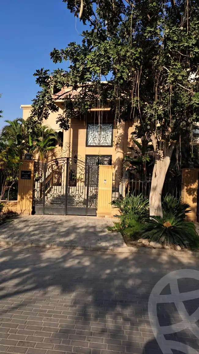 https://aqarmap.com.eg/en/listing/4348336-for-sale-cairo-6th-of-october-compound-royal-hills