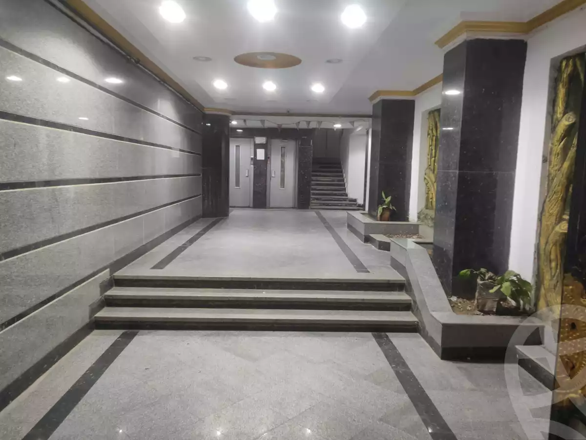 https://aqarmap.com.eg/en/listing/4042670-for-sale-sharqia-zagazig-zagazig-city-talaat-harb-st