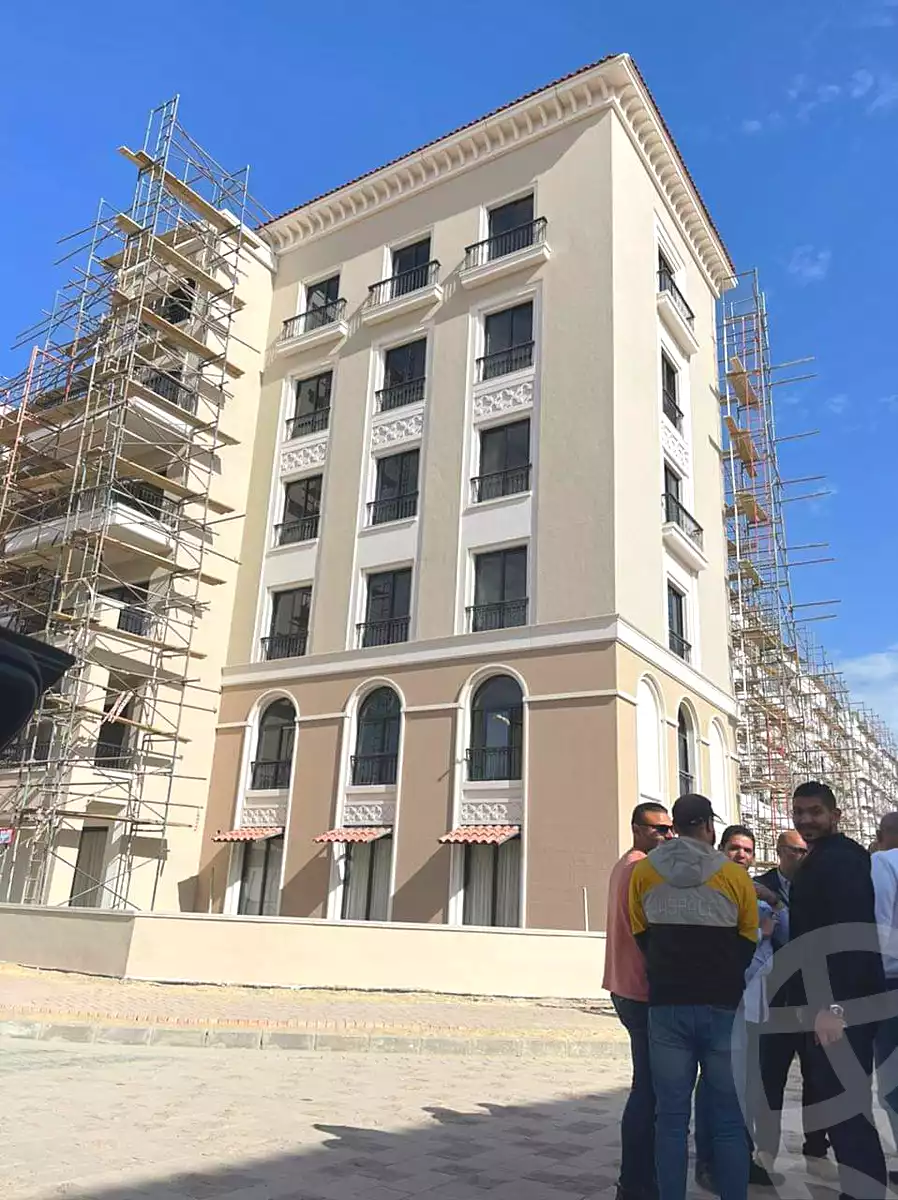 https://aqarmap.com.eg/ar/listing/4012959-for-sale-cairo-el-sheikh-zayed-city-compounds-kmbwnd-fyldj-wyst-dr-llttwyr