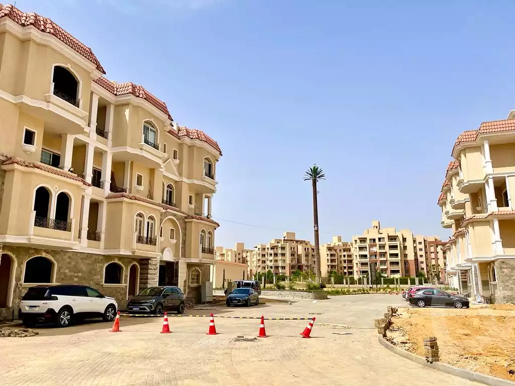 https://aqarmap.com.eg/ar/listing/4031333-for-sale-cairo-6th-of-october-compounds-bhy