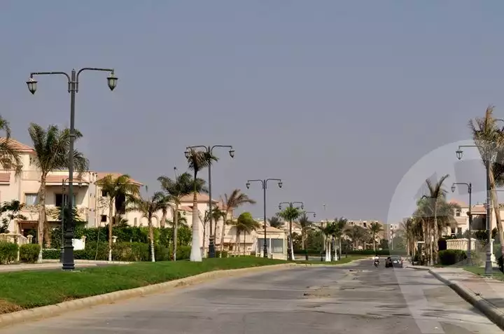 https://aqarmap.com.eg/en/listing/4044013-for-sale-cairo-el-sheikh-zayed-city-compounds-greens