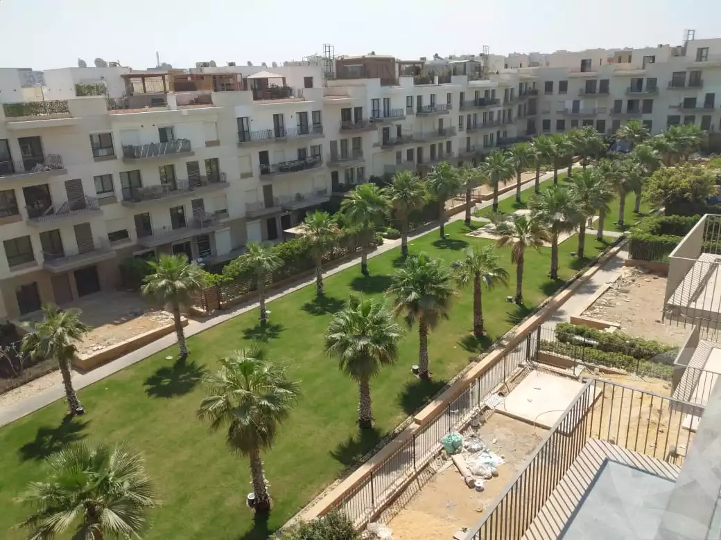https://aqarmap.com.eg/ar/listing/4045620-for-sale-cairo-el-sheikh-zayed-city-compounds-in-sheikh-zayed-the-courtyard