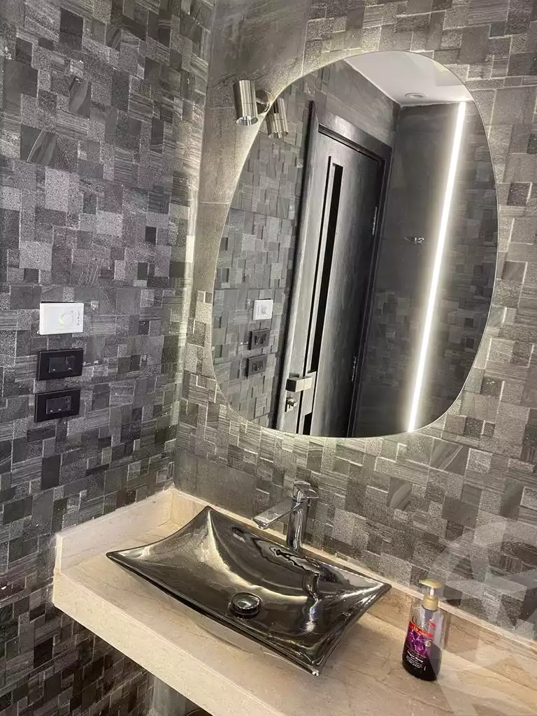 https://aqarmap.com.eg/en/listing/4087431-for-sale-cairo-new-cairo-compounds-mountain-view-hyde-park