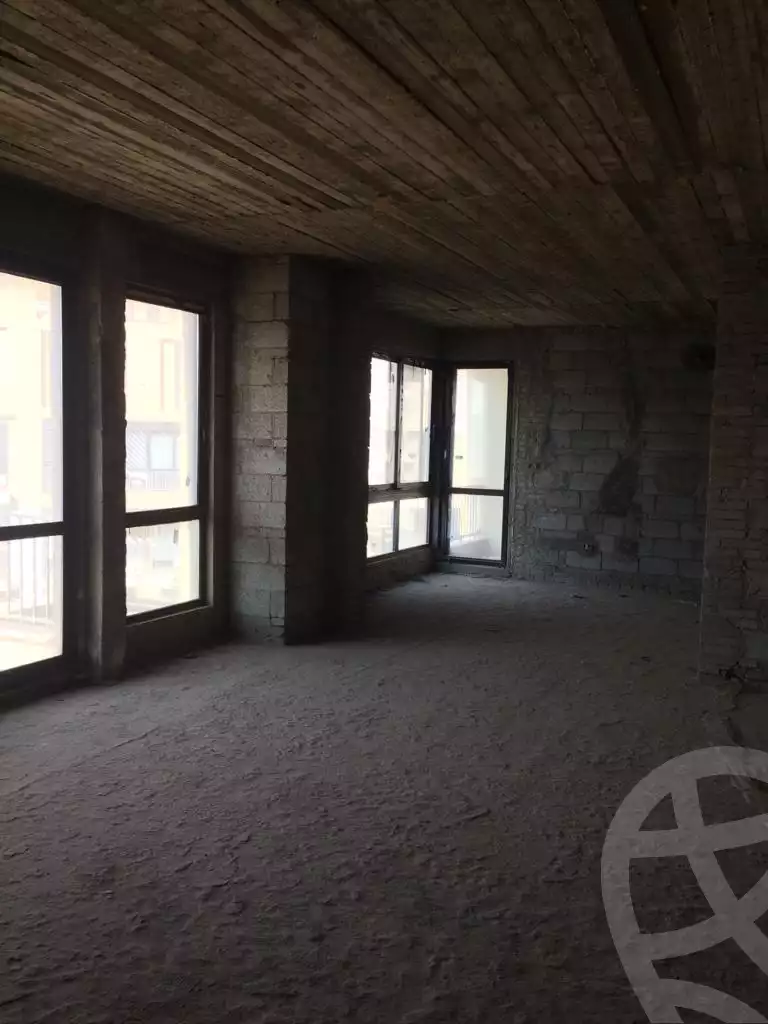 https://aqarmap.com.eg/en/listing/4098556-for-sale-cairo-el-sheikh-zayed-city-compounds-kmbwnd-wyst-twn-swdyk