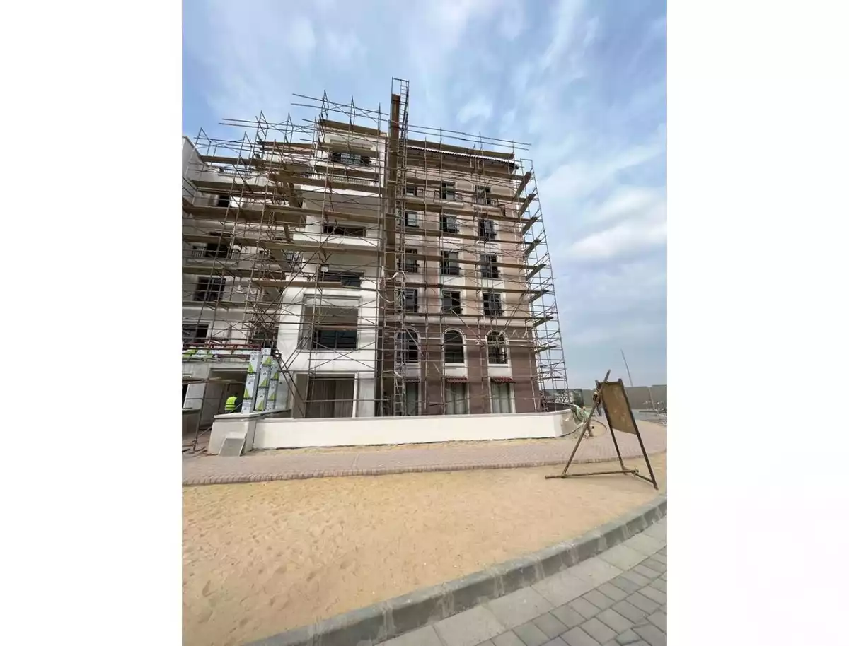 https://aqarmap.com.eg/en/listing/4099259-for-sale-cairo-el-sheikh-zayed-city-compounds-kmbwnd-fyldj-wyst-dr-llttwyr