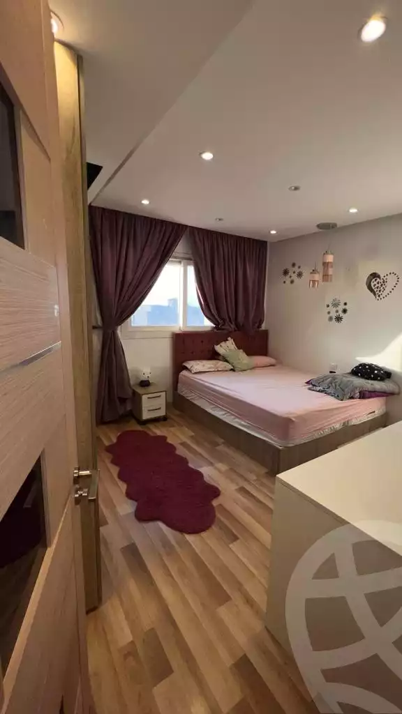 https://aqarmap.com.eg/ar/listing/4101994-for-sale-cairo-el-sheikh-zayed-city-compounds-in-sheikh-zayed-zayed-regency