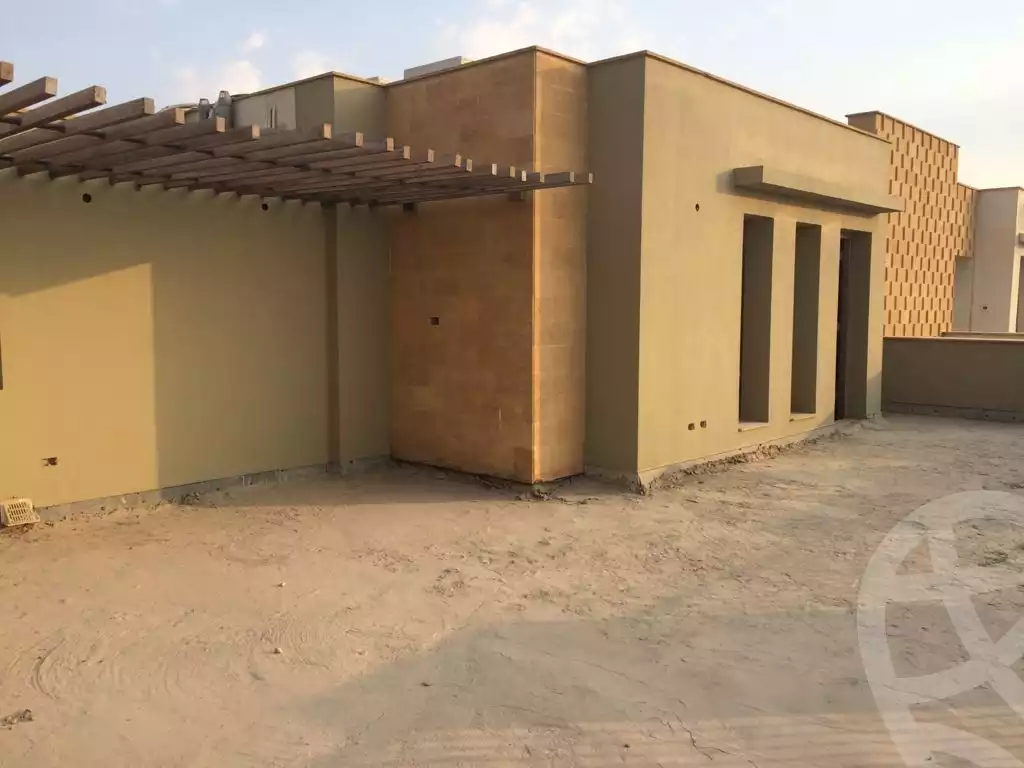 https://aqarmap.com.eg/ar/listing/4112086-for-sale-cairo-el-sheikh-zayed-city-compounds-kmbwnd-wyst-twn-swdyk