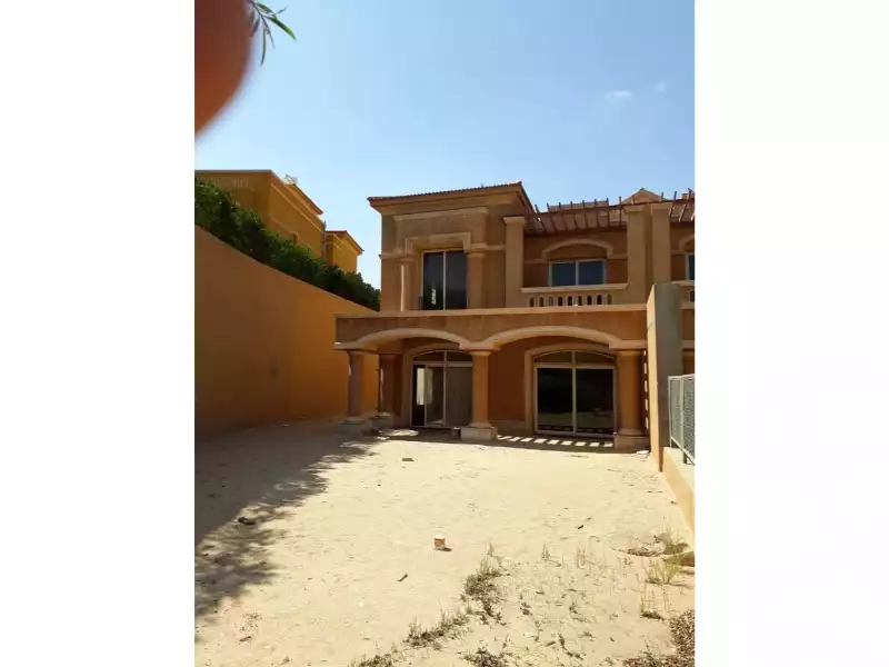 https://aqarmap.com.eg/en/listing/4119896-for-sale-cairo-el-sheikh-zayed-city-compounds-in-sheikh-zayed-royal-meadows
