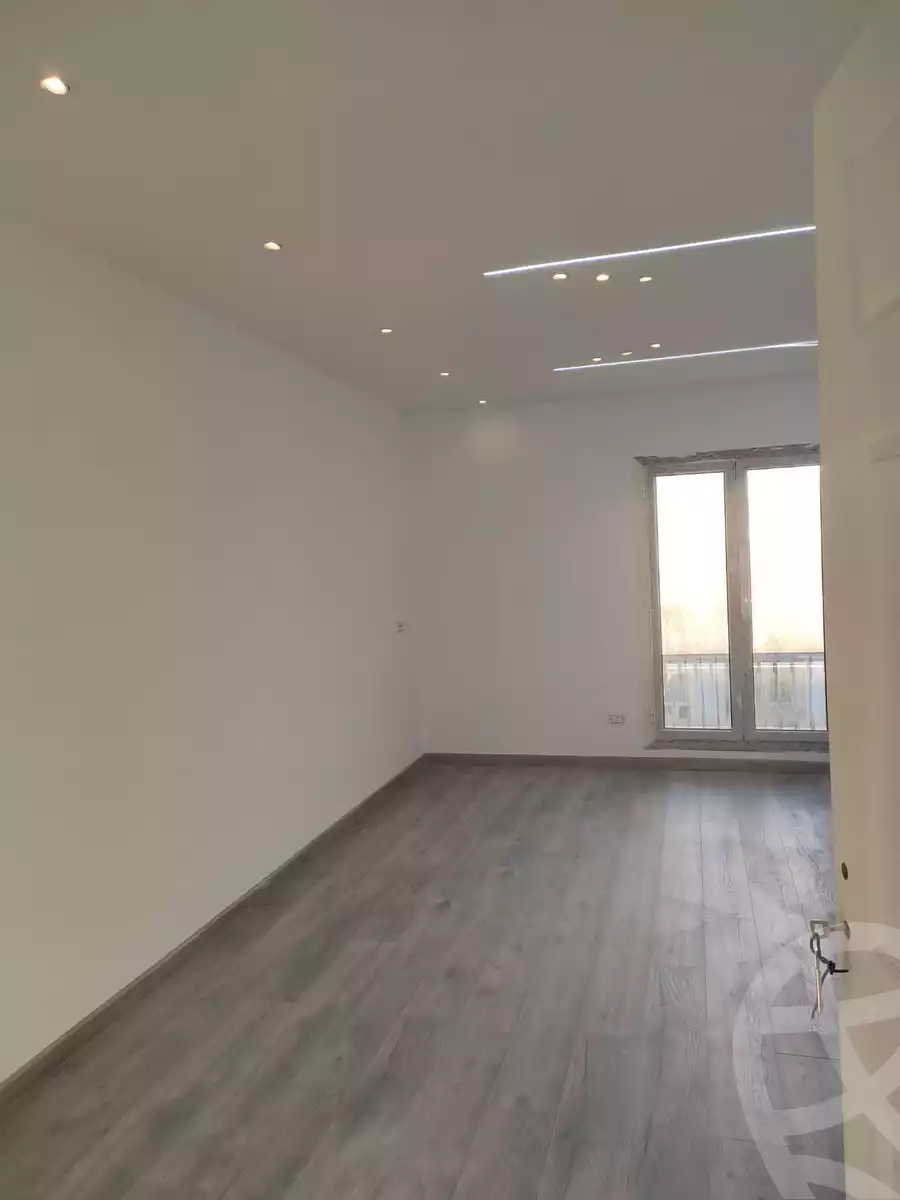 https://aqarmap.com.eg/en/listing/4200199-for-rent-cairo-new-cairo-compounds-mountain-view-hyde-park