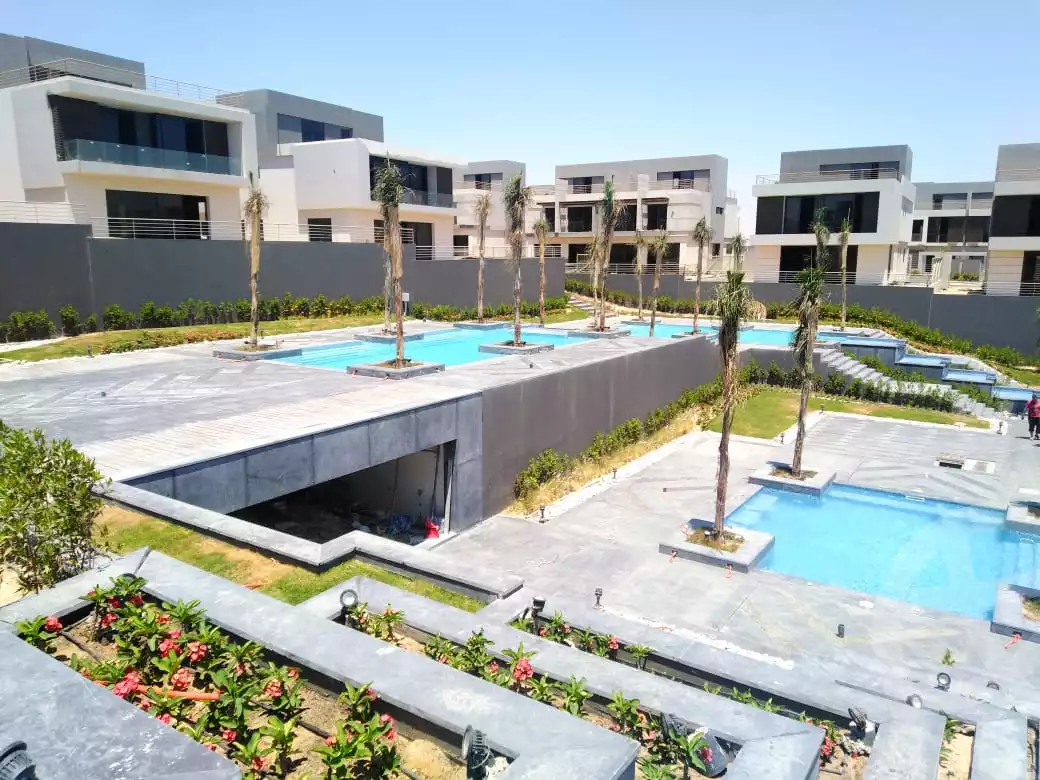https://aqarmap.com.eg/en/listing/4218251-for-sale-cairo-el-sheikh-zayed-city-compounds-in-sheikh-zayed-el-patio-zahraa