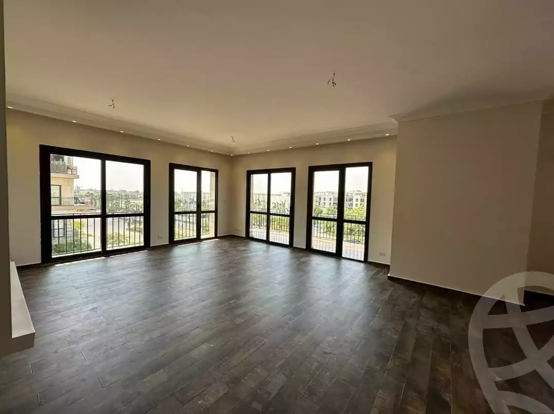 https://aqarmap.com.eg/en/listing/4219206-for-sale-cairo-el-sheikh-zayed-city-compounds-in-sheikh-zayed-the-courtyard