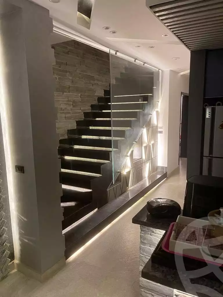 https://aqarmap.com.eg/en/listing/4235848-for-sale-cairo-new-cairo-compounds-mountain-view-hyde-park
