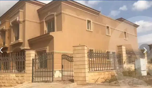 https://aqarmap.com.eg/en/listing/4248673-for-sale-cairo-el-sheikh-zayed-city-compounds-in-sheikh-zayed-royal-meadows