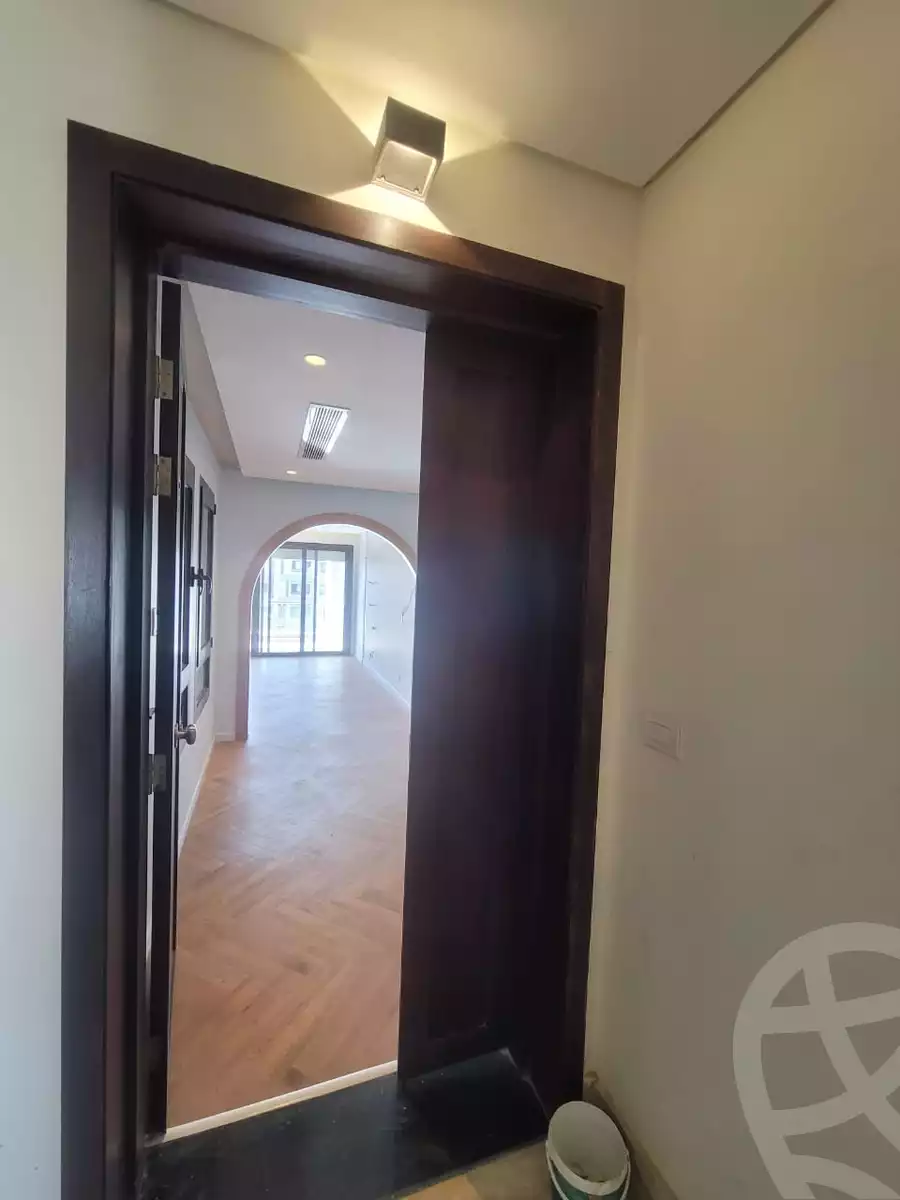 https://aqarmap.com.eg/ar/listing/4266045-for-sale-cairo-el-sheikh-zayed-city-compounds-in-sheikh-zayed-beverly-hills