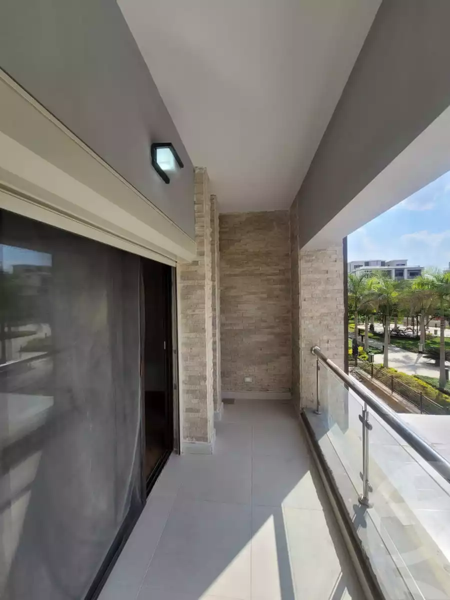 https://aqarmap.com.eg/ar/listing/4266045-for-sale-cairo-el-sheikh-zayed-city-compounds-in-sheikh-zayed-beverly-hills