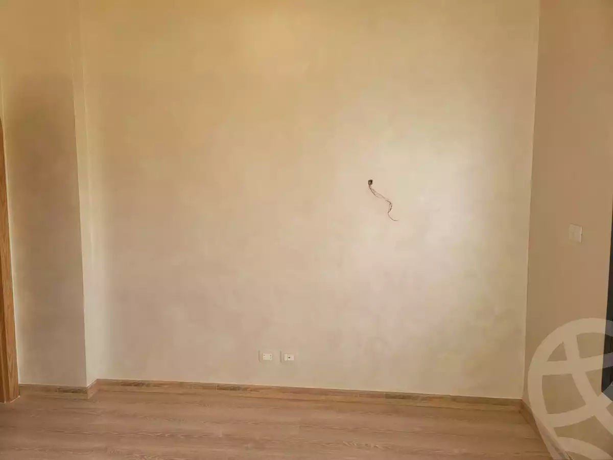https://aqarmap.com.eg/ar/listing/4266045-for-sale-cairo-el-sheikh-zayed-city-compounds-in-sheikh-zayed-beverly-hills