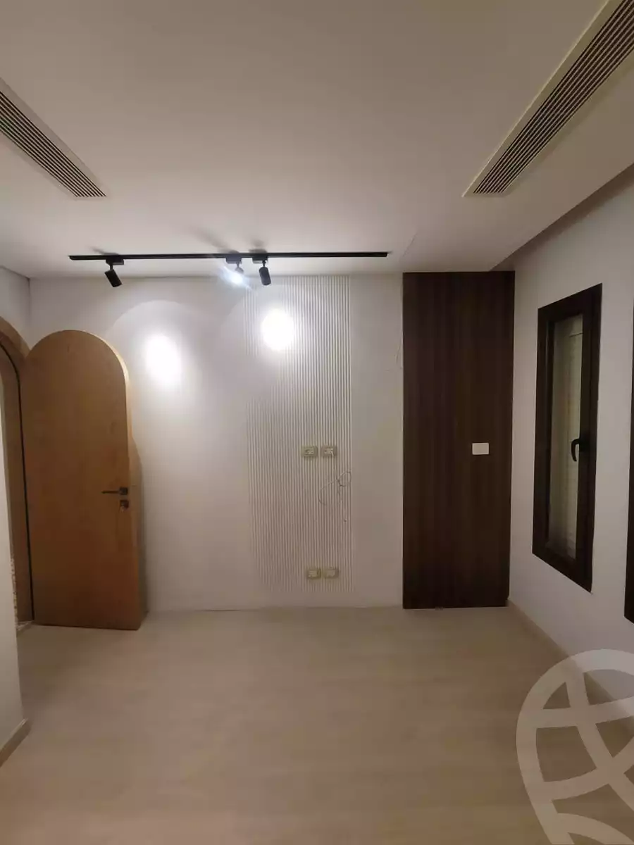 https://aqarmap.com.eg/ar/listing/4266068-for-sale-cairo-el-sheikh-zayed-city-compounds-in-sheikh-zayed-beverly-hills