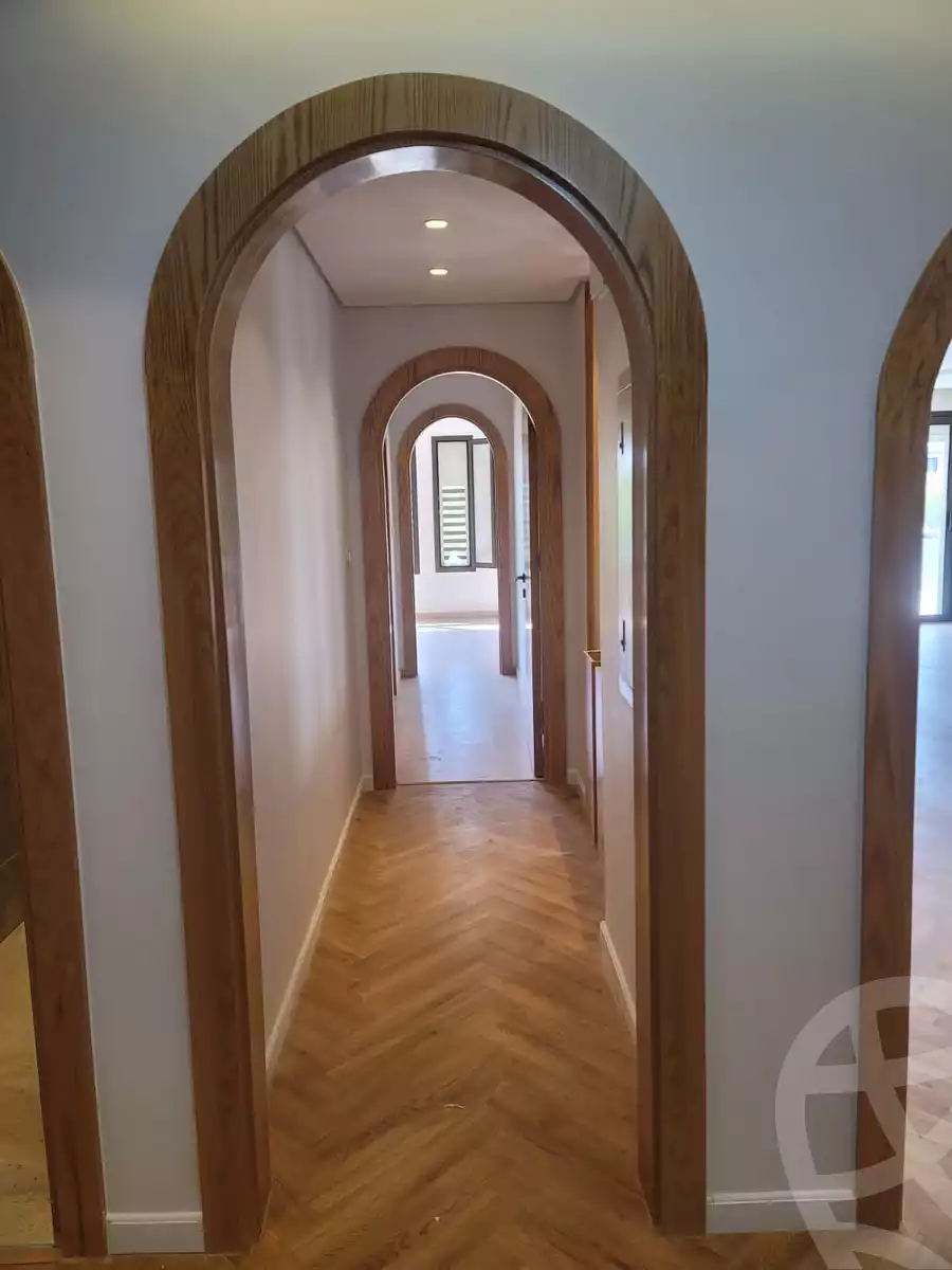 https://aqarmap.com.eg/ar/listing/4271828-for-sale-cairo-el-sheikh-zayed-city-compounds-in-sheikh-zayed-beverly-hills