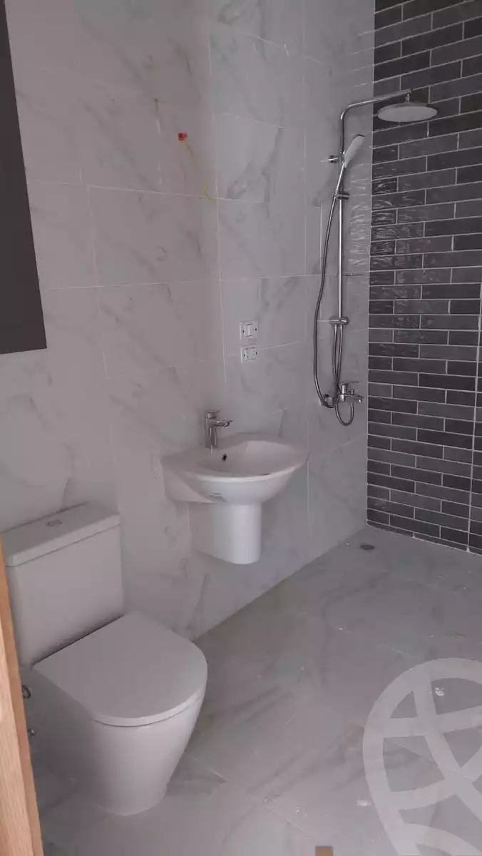 https://aqarmap.com.eg/en/listing/4330855-for-sale-cairo-new-cairo-compounds-dh-ykwn-ryzdns-styl-hwm