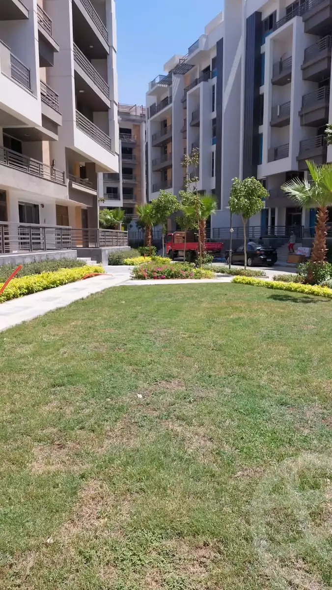 https://aqarmap.com.eg/en/listing/4330855-for-sale-cairo-new-cairo-compounds-dh-ykwn-ryzdns-styl-hwm