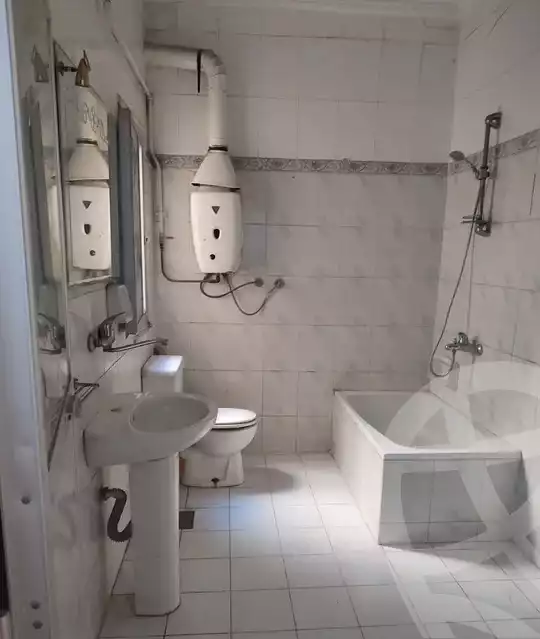 https://aqarmap.com.eg/ar/listing/4351286-for-rent-alexandria-moharram-bey-el-rasafa-st