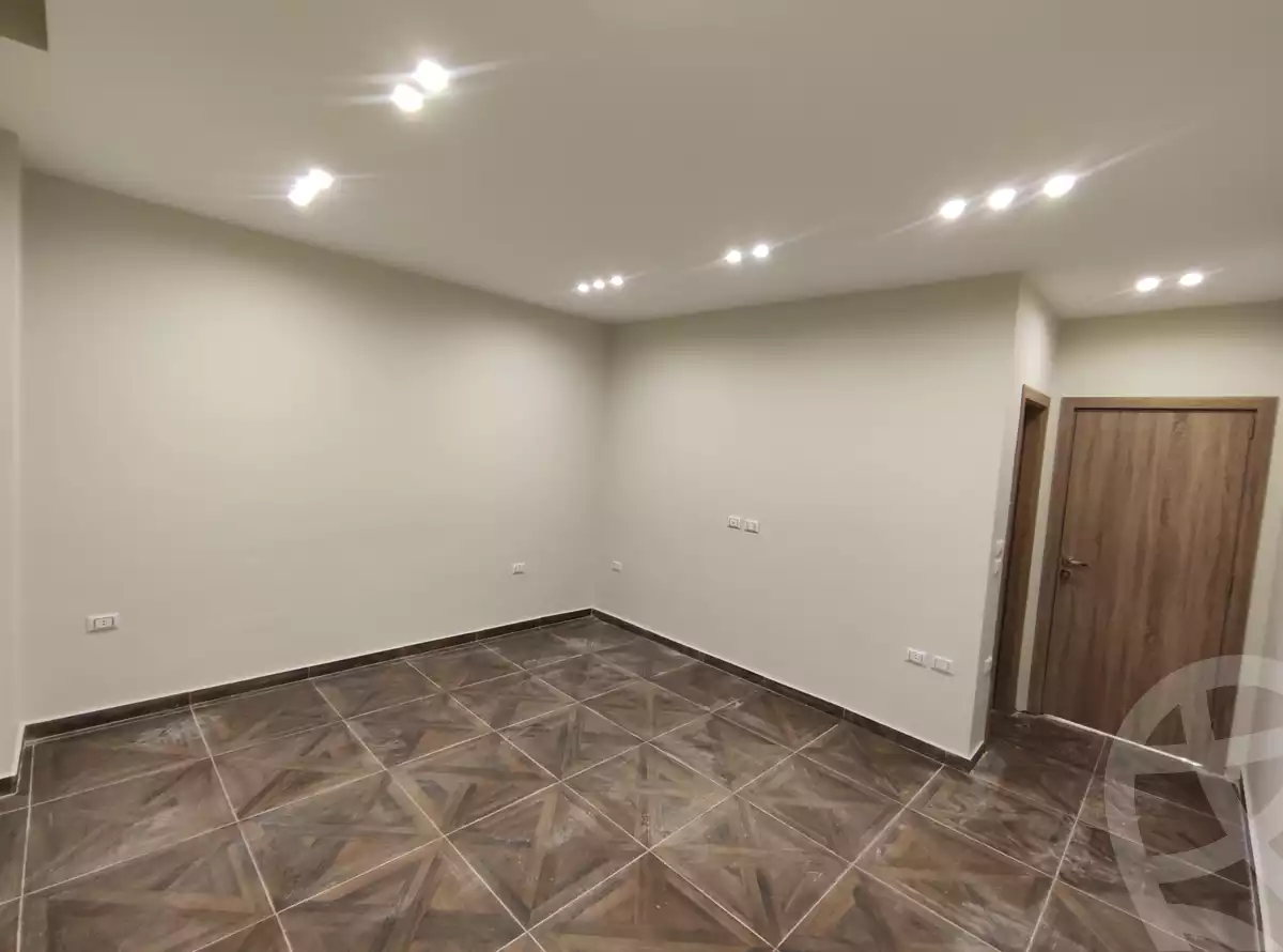 https://aqarmap.com.eg/en/listing/4357388-for-sale-cairo-el-sheikh-zayed-city-shr-lbstn